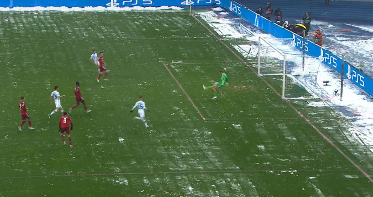 Manuel Neuer - gafă în Dinamo Kiev - Bayern Munchen + penalty refuzat