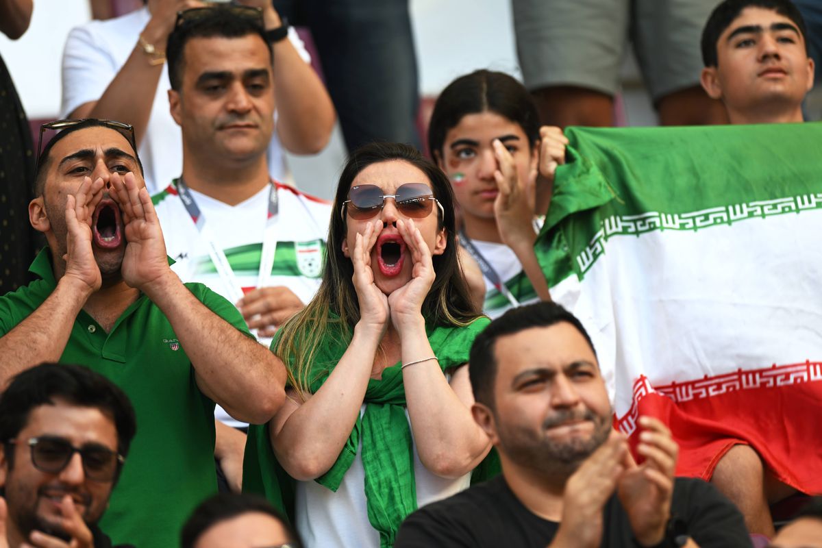 Gazeta a făcut topul celor mai spectaculoși suporteri de la Mondial » Mexicanii au transformat Doha, însă fanele Iranului fură toate privirile