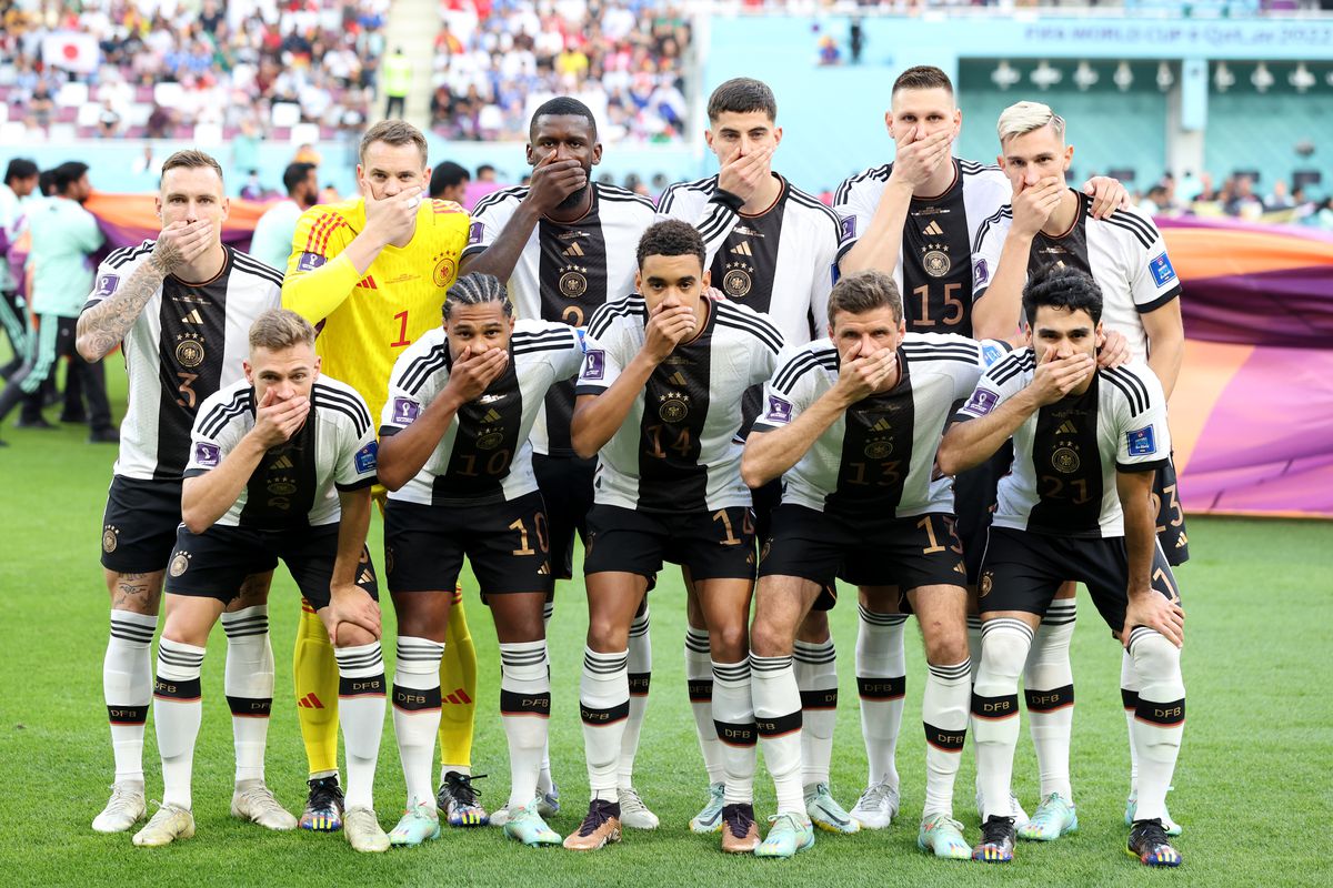 Protest in corpore al fotbaliștilor Germaniei » Una dintre cele mai de impact imagini ale acestui Mondial