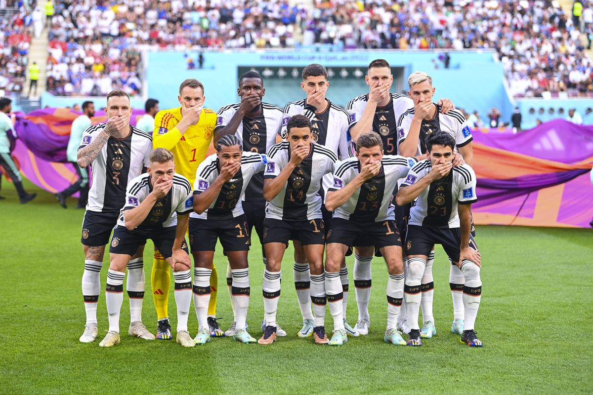 Protest in corpore al fotbaliștilor Germaniei » Una dintre cele mai de impact imagini ale acestui Mondial