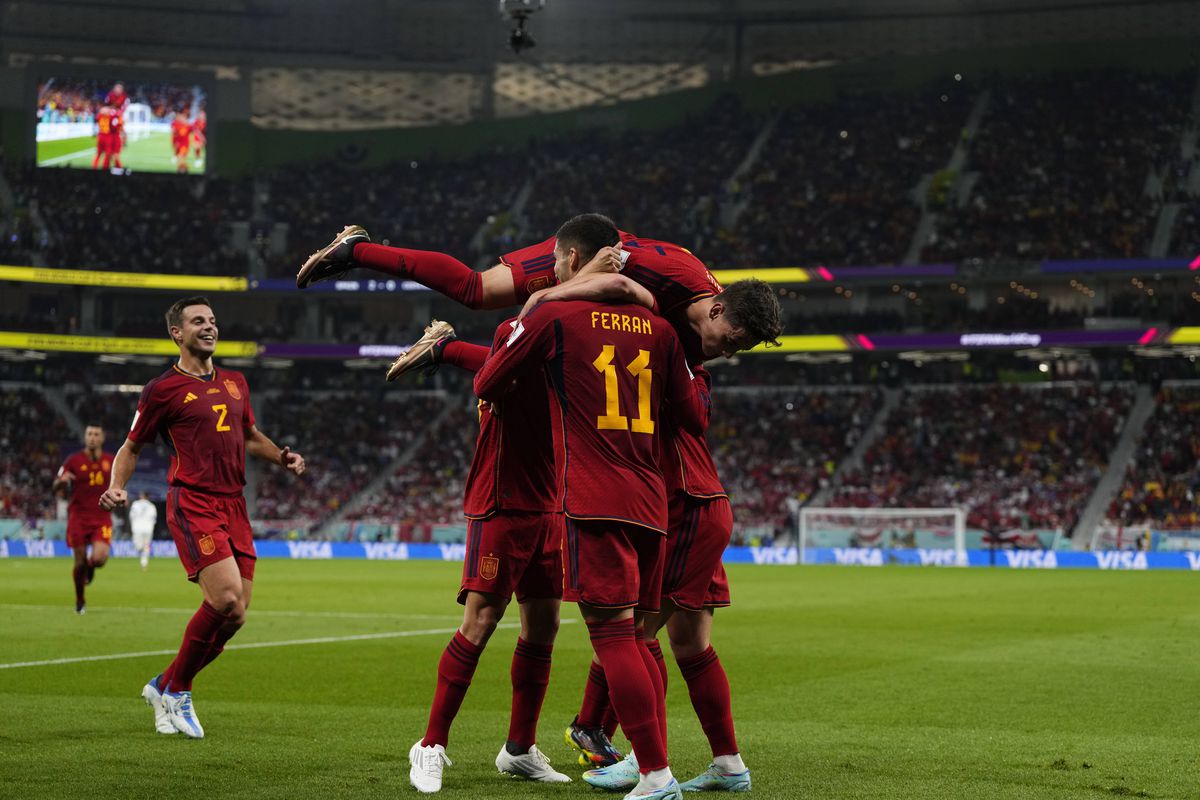 Imagine inedită surprinsă de reporterii GSP înainte de Spania - Costa Rica » Condiții de lux la masa presei