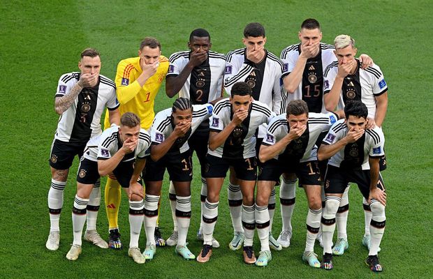 Protest in corpore al fotbaliștilor Germaniei » Una dintre cele mai de impact imagini ale acestui Mondial
