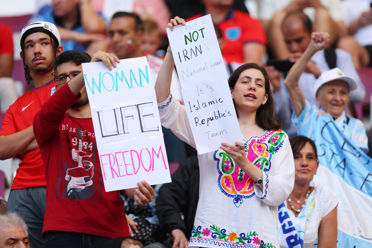 Gazeta a făcut topul celor mai spectaculoși suporteri de la Mondial » Mexicanii au transformat Doha, însă fanele Iranului fură toate privirile