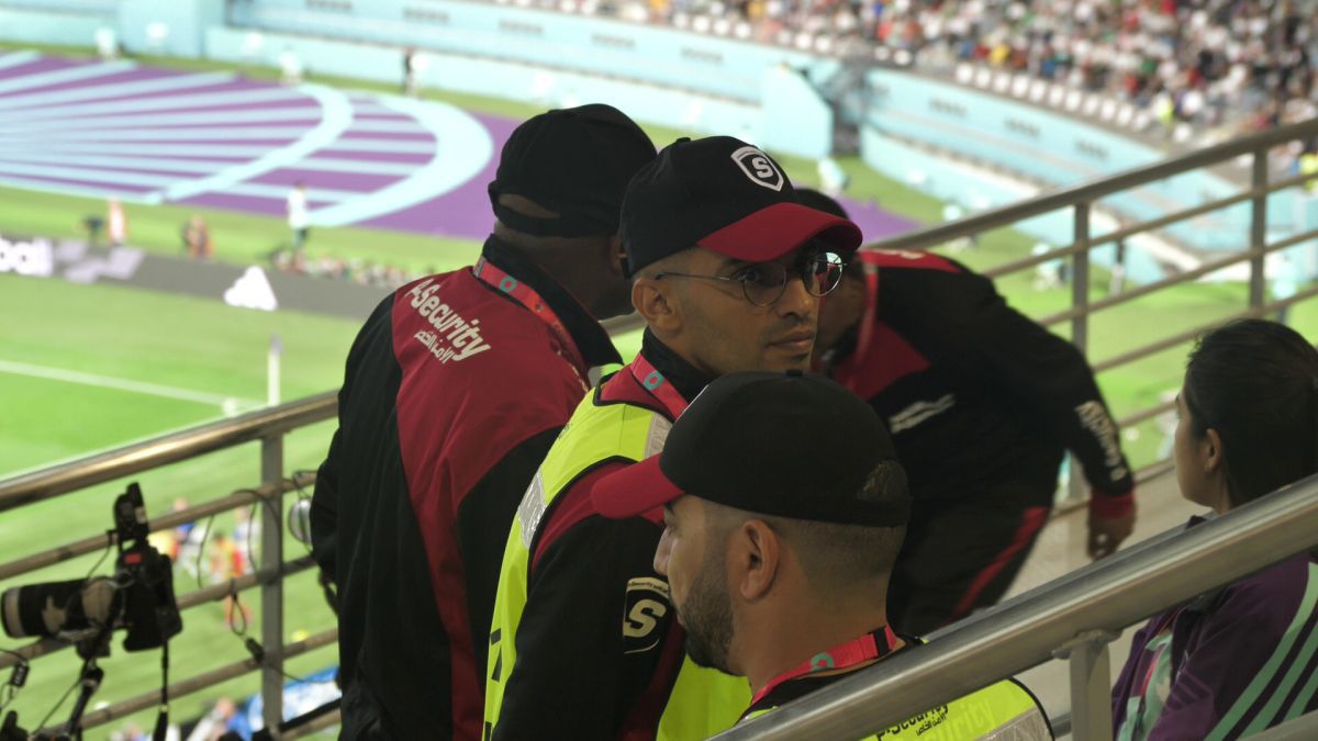 Au sudat canalele, au sigilat ușile! Așa menține Qatarul securitatea pe stadioanele Mondialului » Doar FIFA a produs haos