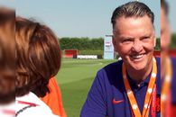 Surprins pe cameră » Van Gaal i-a făcut o propunere indecentă în plin antrenament: „Poți veni la hotel, să ne-o tragem”