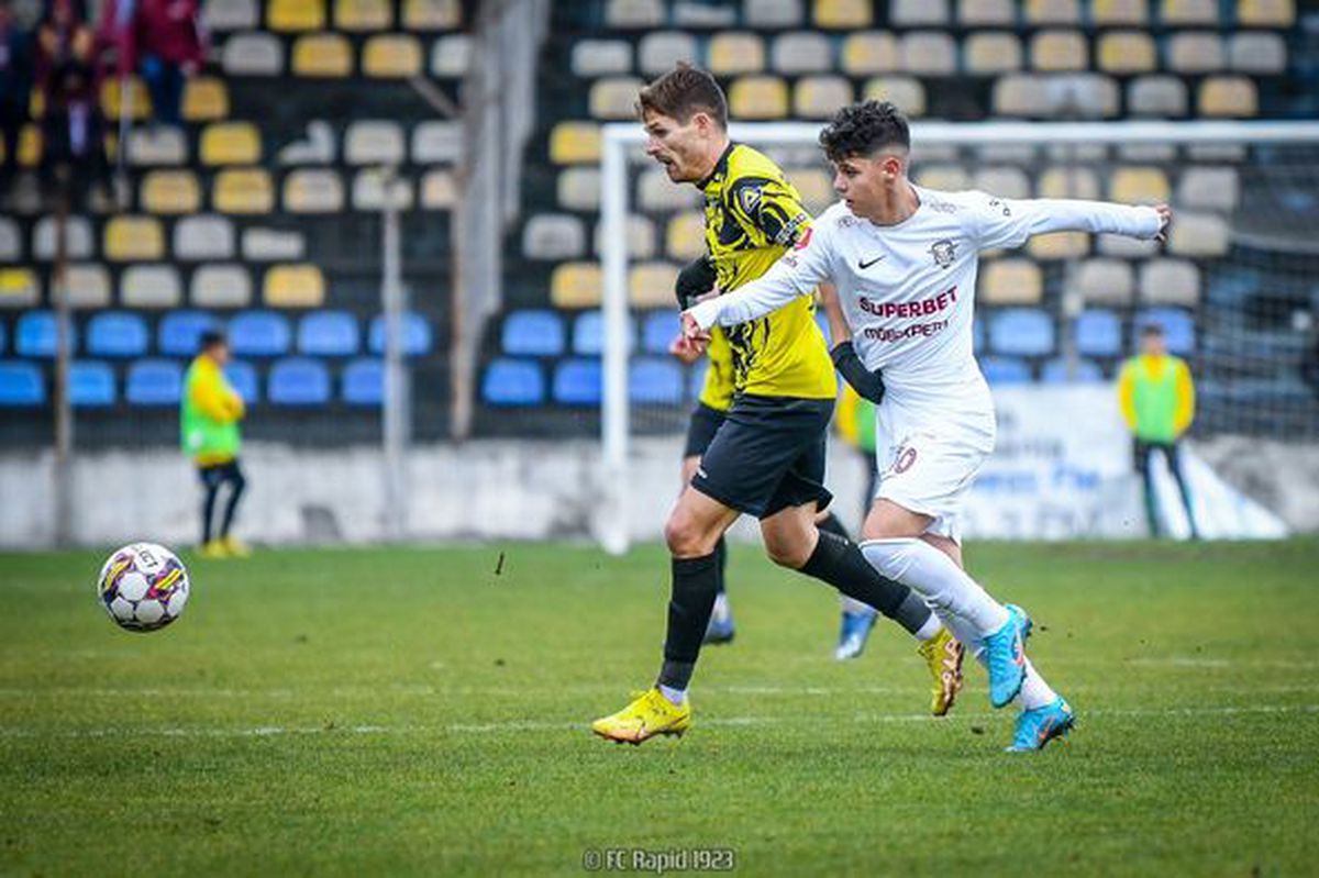 A jucat din nou pentru Rapid după 188 de zile! + Adolescentul de 15 ani aruncat în luptă de Mutu