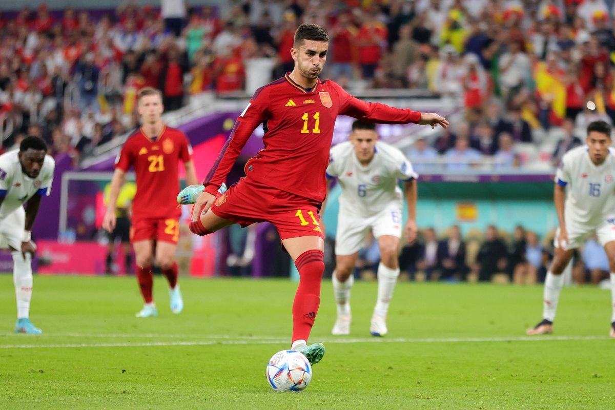 Imagine inedită surprinsă de reporterii GSP înainte de Spania - Costa Rica » Condiții de lux la masa presei