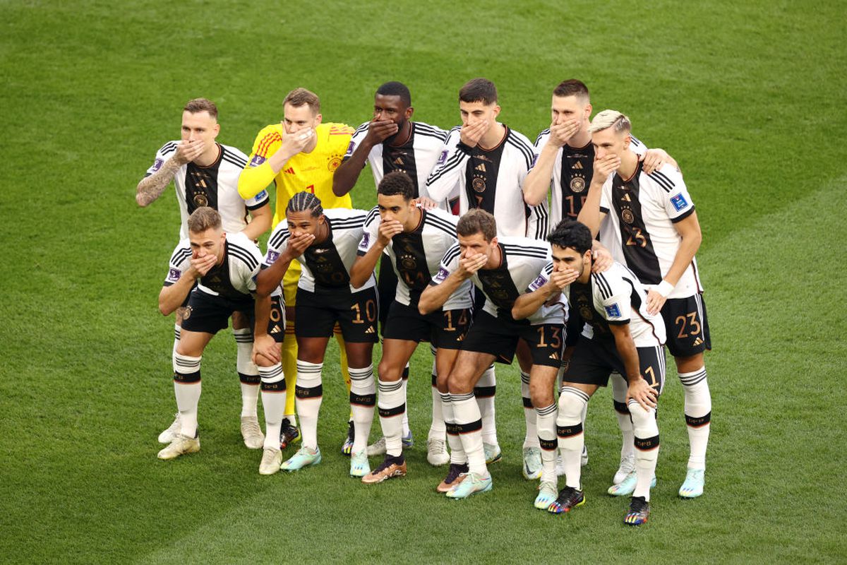 Protest in corpore al fotbaliștilor Germaniei » Una dintre cele mai de impact imagini ale acestui Mondial