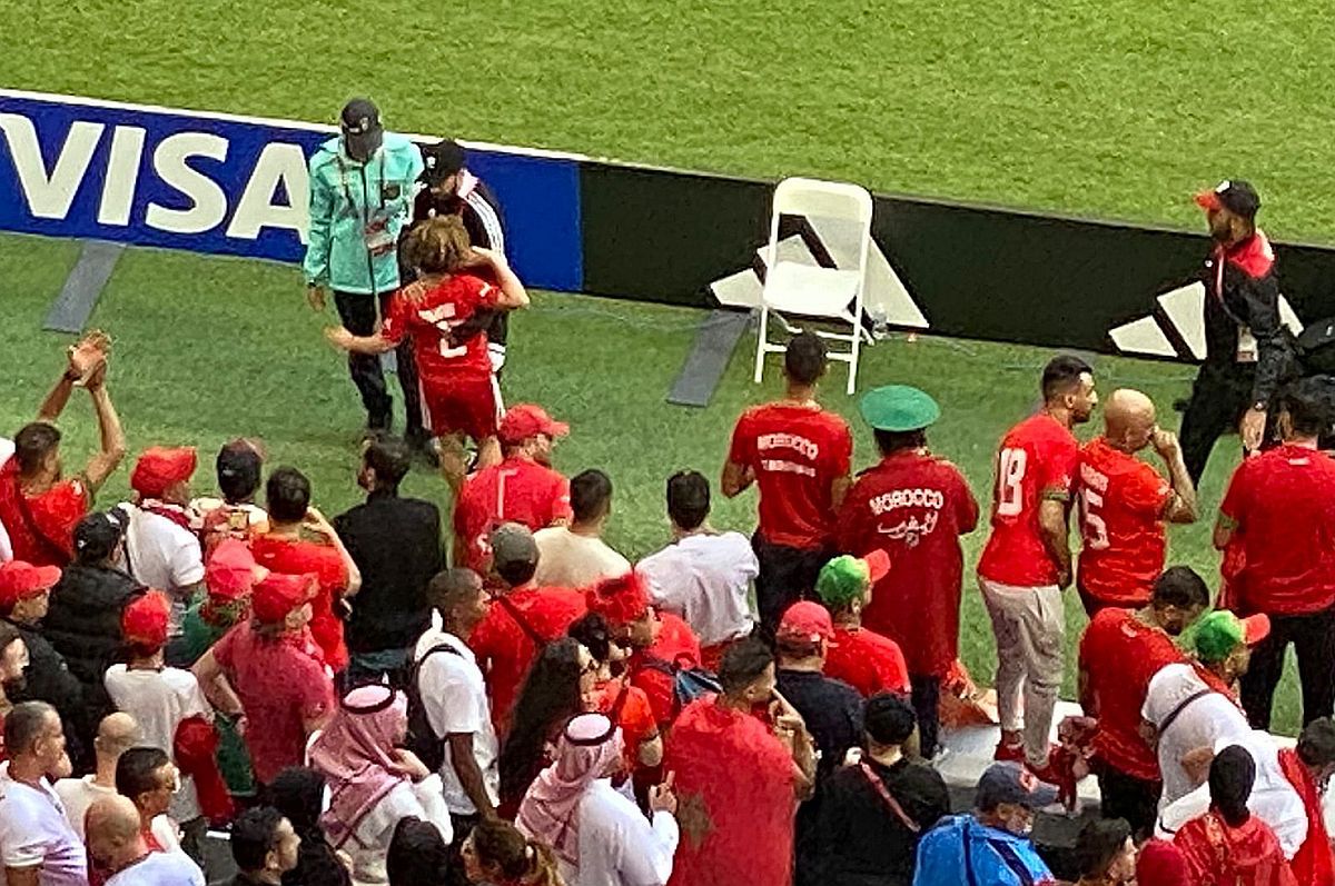 Un marocan a sărit din tribune și a vrut să intre pe teren după Maroc - Croația » Cum s-a încheiat incidentul