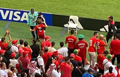 Un marocan a sărit din tribune și a vrut să intre pe teren după Maroc - Croația » Cum s-a încheiat incidentul