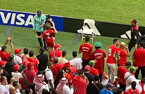 Un marocan a sărit din tribune și a vrut să intre pe teren după Maroc - Croația » Cum s-a încheiat incidentul
