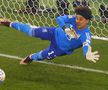 La al cincilea turneu final la care participă, portarul Guillermo Ochoa (37 de ani) l-a hipnotizat pe Robert Lewandowski (34) de la 11 metri în partida Mexic - Polonia 0-0 și vrea să rupă seria eliminărilor mexicane în „optimi”, ajunsă la cota 7.