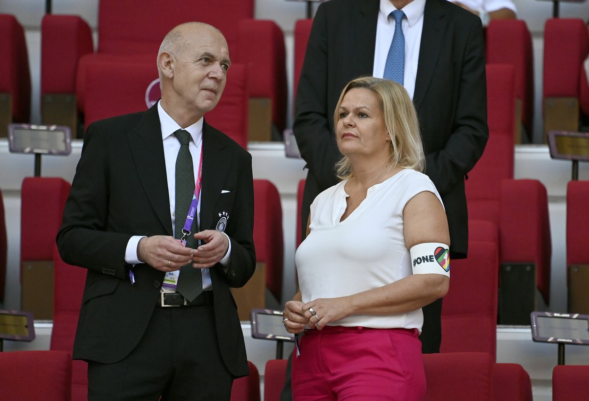 Ministrul Germaniei, gest sfidător în fața lui Infantino și a șeicilor! Imaginea din tribune e virală