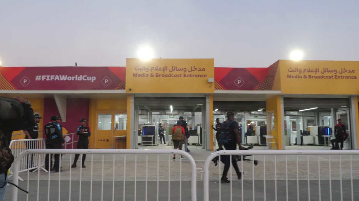 Au sudat canalele, au sigilat ușile! Așa menține Qatarul securitatea pe stadioanele Mondialului » Doar FIFA a produs haos