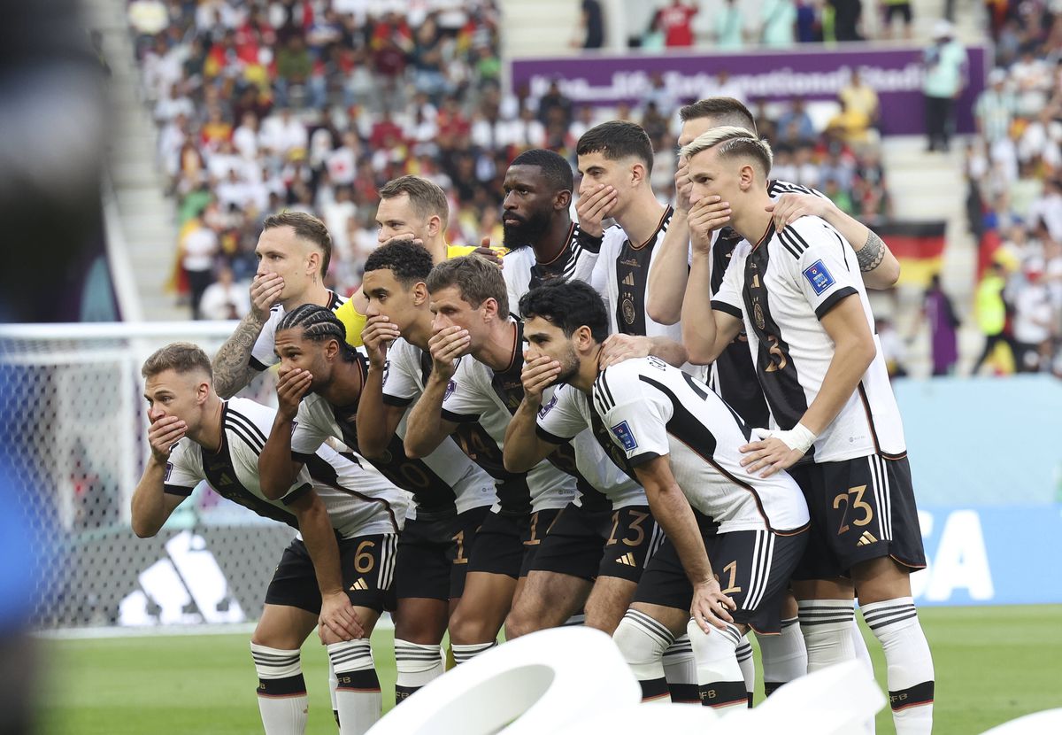 Protest in corpore al fotbaliștilor Germaniei » Una dintre cele mai de impact imagini ale acestui Mondial