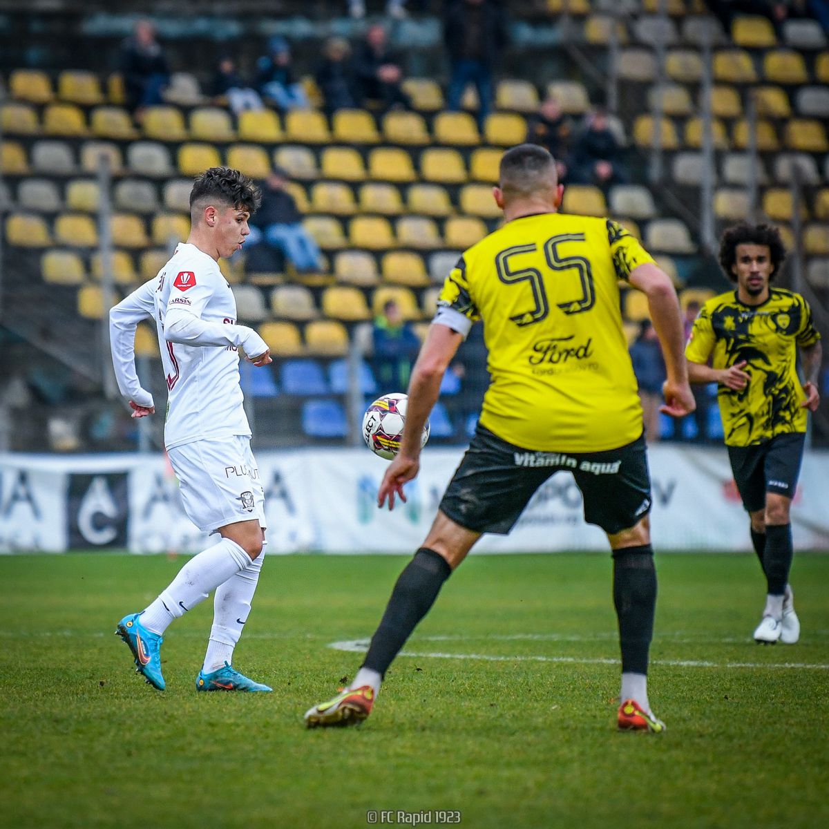 A jucat din nou pentru Rapid după 188 de zile! + Adolescentul de 15 ani aruncat în luptă de Mutu