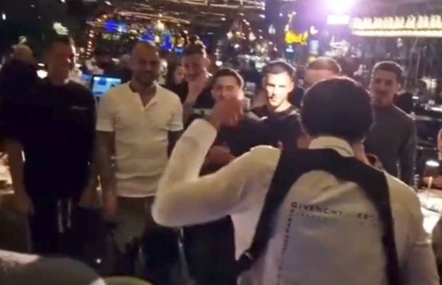 „400 de euro de la Ianis!” » Dedicație specială la petrecerea de calificare: „Nu știu ce v-a făcut Hagi...”