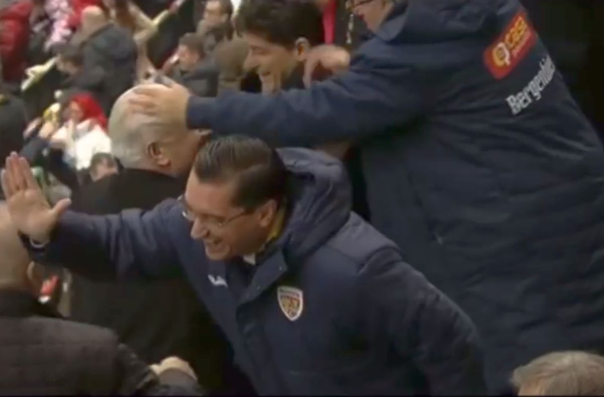 Acum au publicat imaginile » Ritualul lui Anghel Iordănescu la România - Elveția și cine a sărit să-l pupe la final