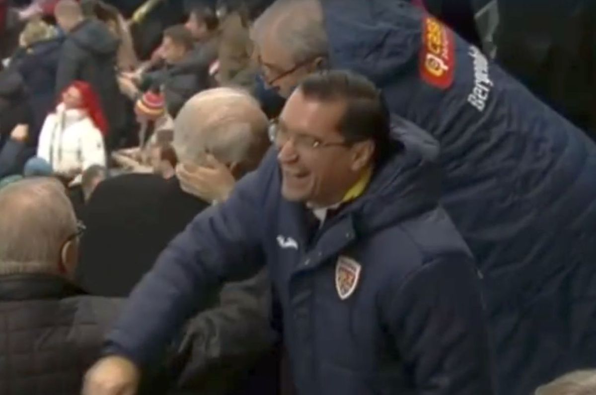 Ce a făcut Anghel Iordănescu în tribune la România - Elveția