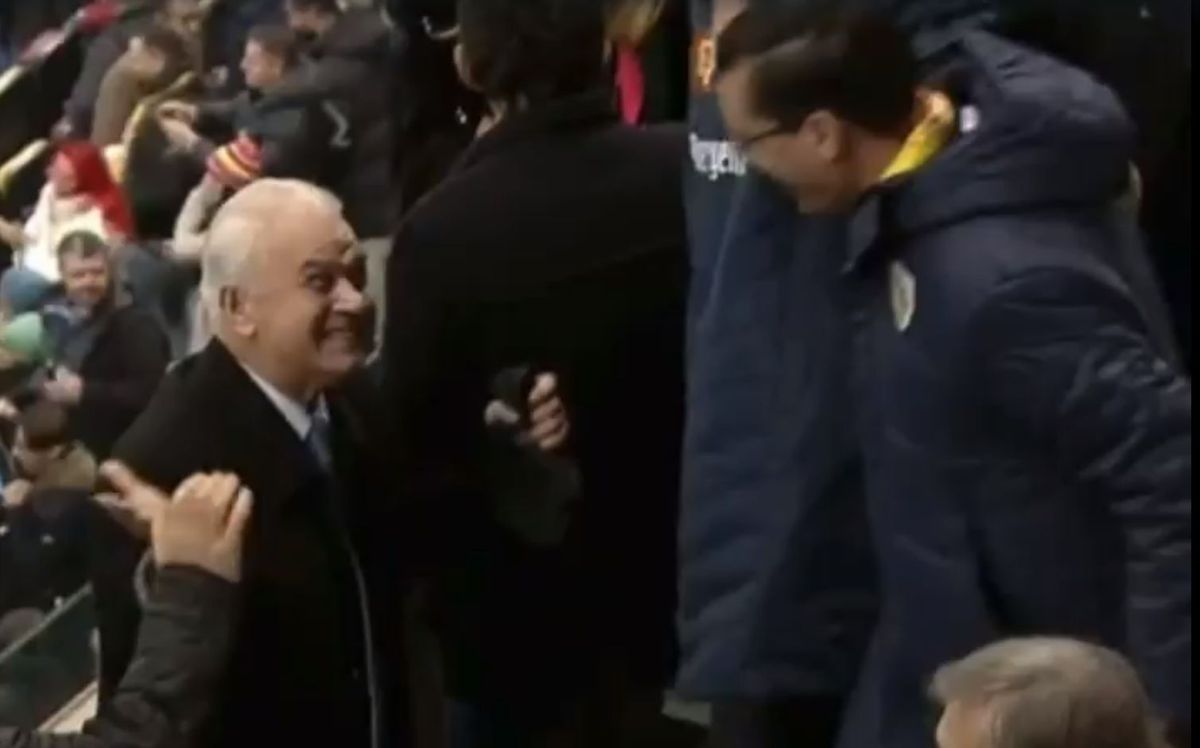 Ce a făcut Anghel Iordănescu în tribune la România - Elveția
