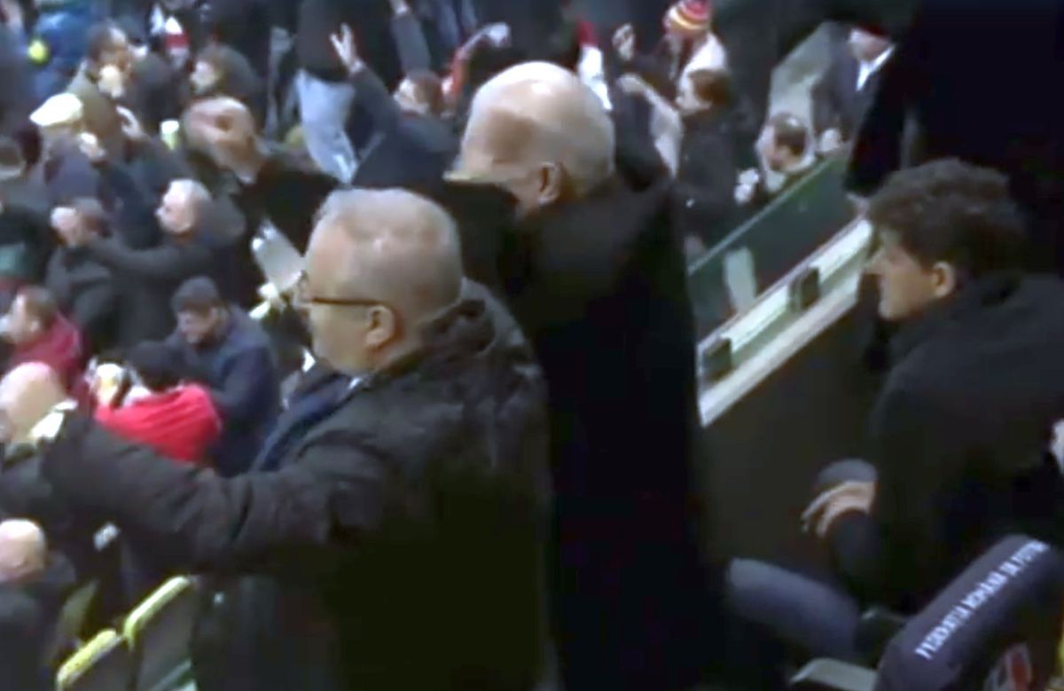 Acum au publicat imaginile » Ritualul lui Anghel Iordănescu la România - Elveția și cine a sărit să-l pupe la final