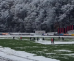 Start amânat cu o oră în Liga 2, la Reșița! Ultrașii au pus și ei mâna pe lopeți. Detalii și imagini de la stadion