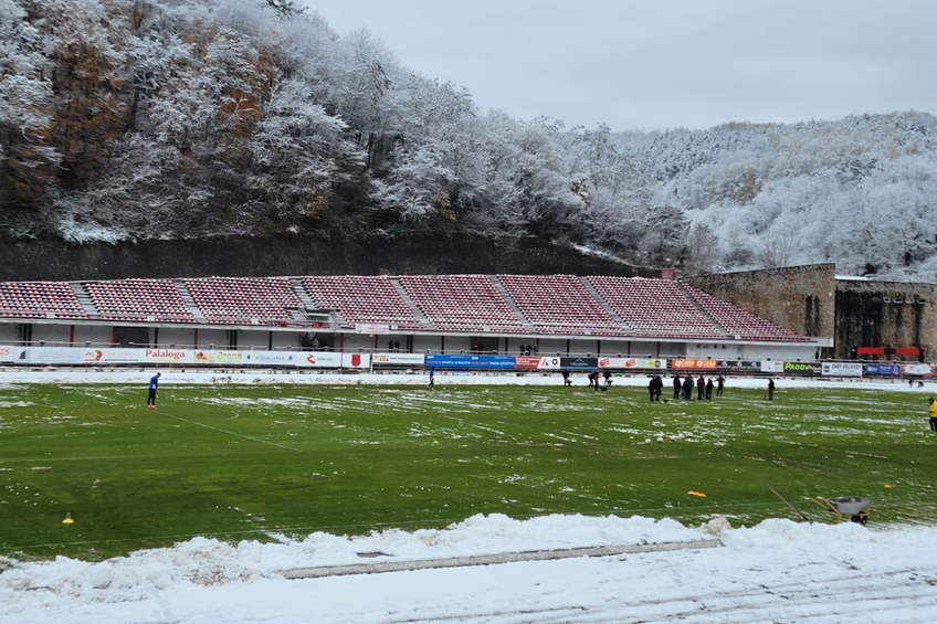 Meciul dintre CSM Reșița și Unirea Ungheni, din runda cu numărul #14 din Liga 2, a fost amânat cu o oră, din cauza condițiilor meteorologice. Partida era programată la ora 11:00.