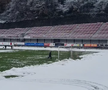 Start amânat cu o oră în Liga 2, la Reșița! Ultrașii au pus și ei mâna pe lopeți. Detalii și imagini de la stadion