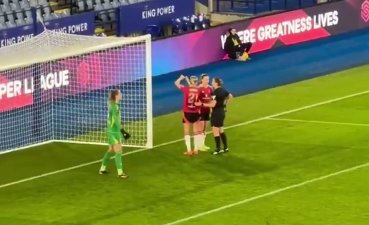 Trucul ilegal născocit la o „directă”: „Portarul lor era foarte înalt!”