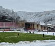 Ninsorile care au avut loc în ultimele zile la Reșița au acoperit aproape în întregime gazonul. Foto: Eduard Apostol (GSP)