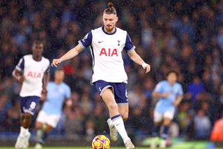 Ce notă a primit Drăgușin pentru prestația din Manchester City - Tottenham: „A fost ca un zid în fața lui Haaland”