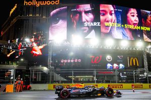 Spectacol în calificările pentru MP din Las Vegas » Grila de start: George Russell pleacă din pole, surpriză pe 3! Cum arată duelul Verstappen - Norris