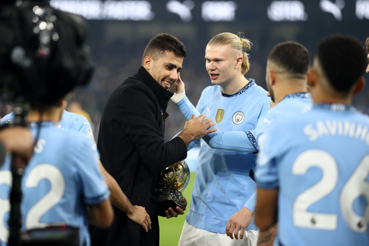 Rodri și-a prezentat Balonul de Aur de față cu Radu Drăgușin: spectacol pe Etihad