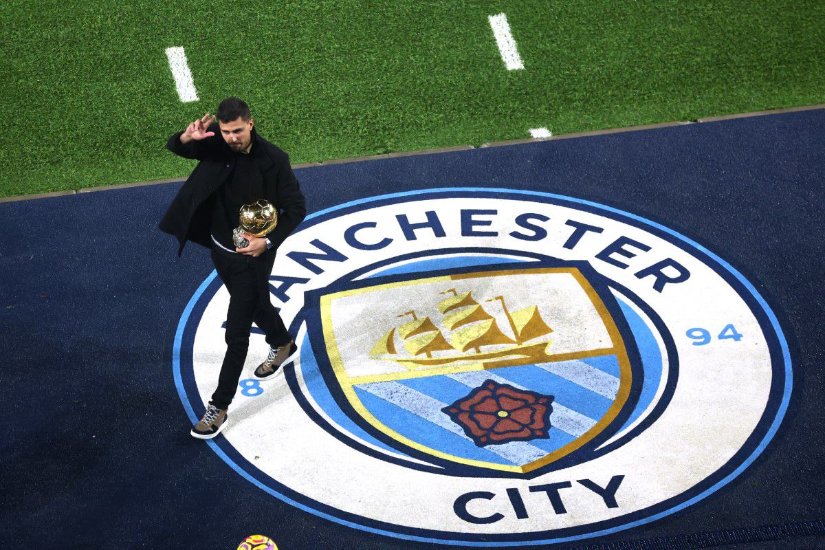 Rodri și-a prezentat Balonul de Aur înainte de Manchester City - Tottenham