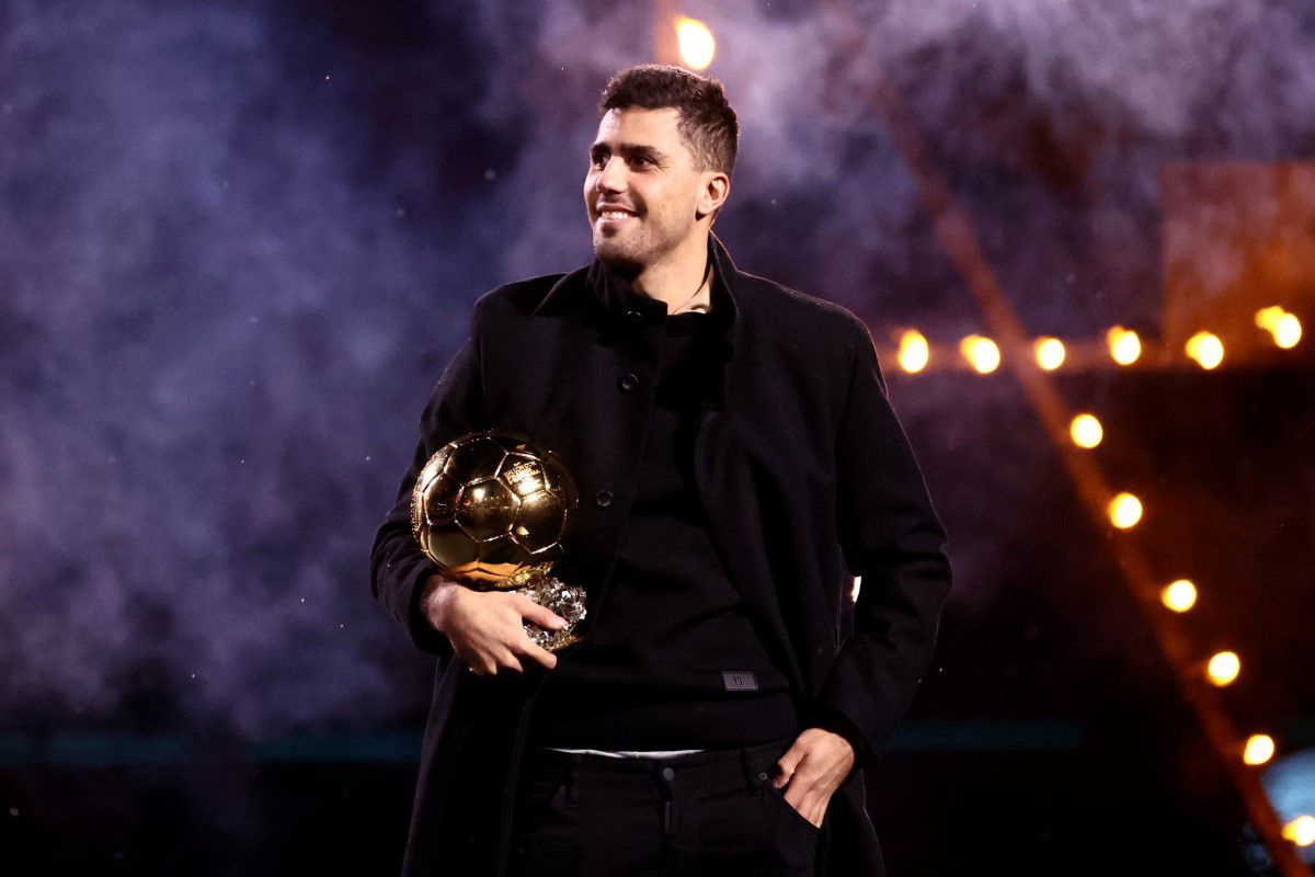 Rodri și-a prezentat Balonul de Aur de față cu Radu Drăgușin: spectacol pe Etihad