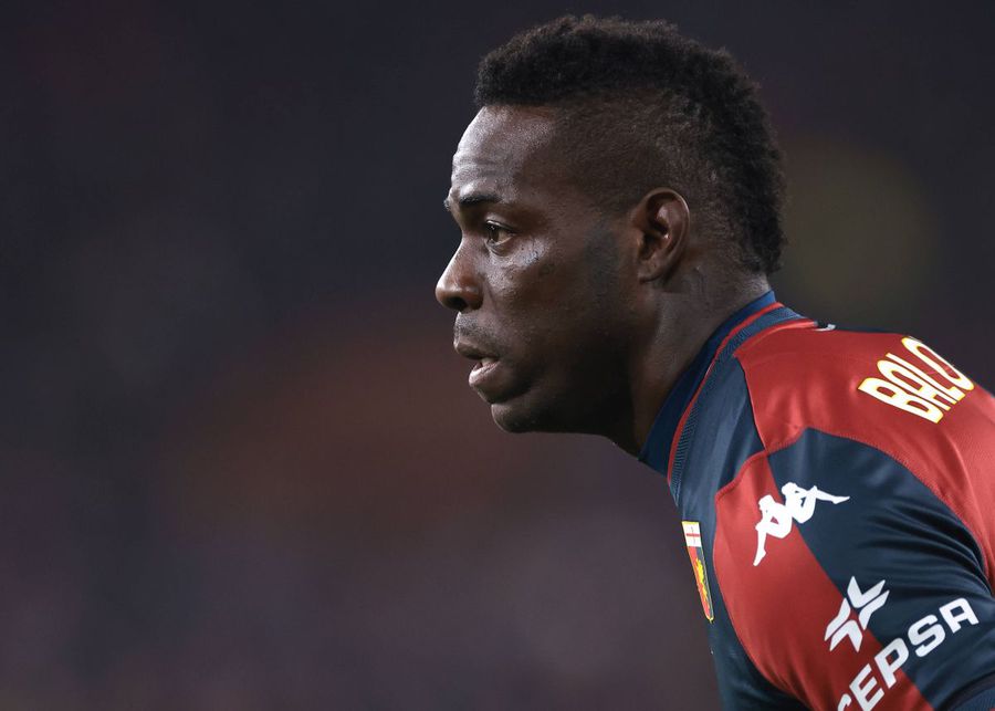 Mario Balotelli se află la Genoa la a șasea echipă italiană, după Lumezzane, Inter, Milan, Brescia și Monza. Italianul a mai jucat la Manchester City, Liverpool, Nice, Marseille și Adanaspor / Foto: Imago Cele mai trăsnite clauze din contractele fotbaliștilor » Testicule de miel în dieta obligatorie + tatăl internaționalului italian a cerut un tractor