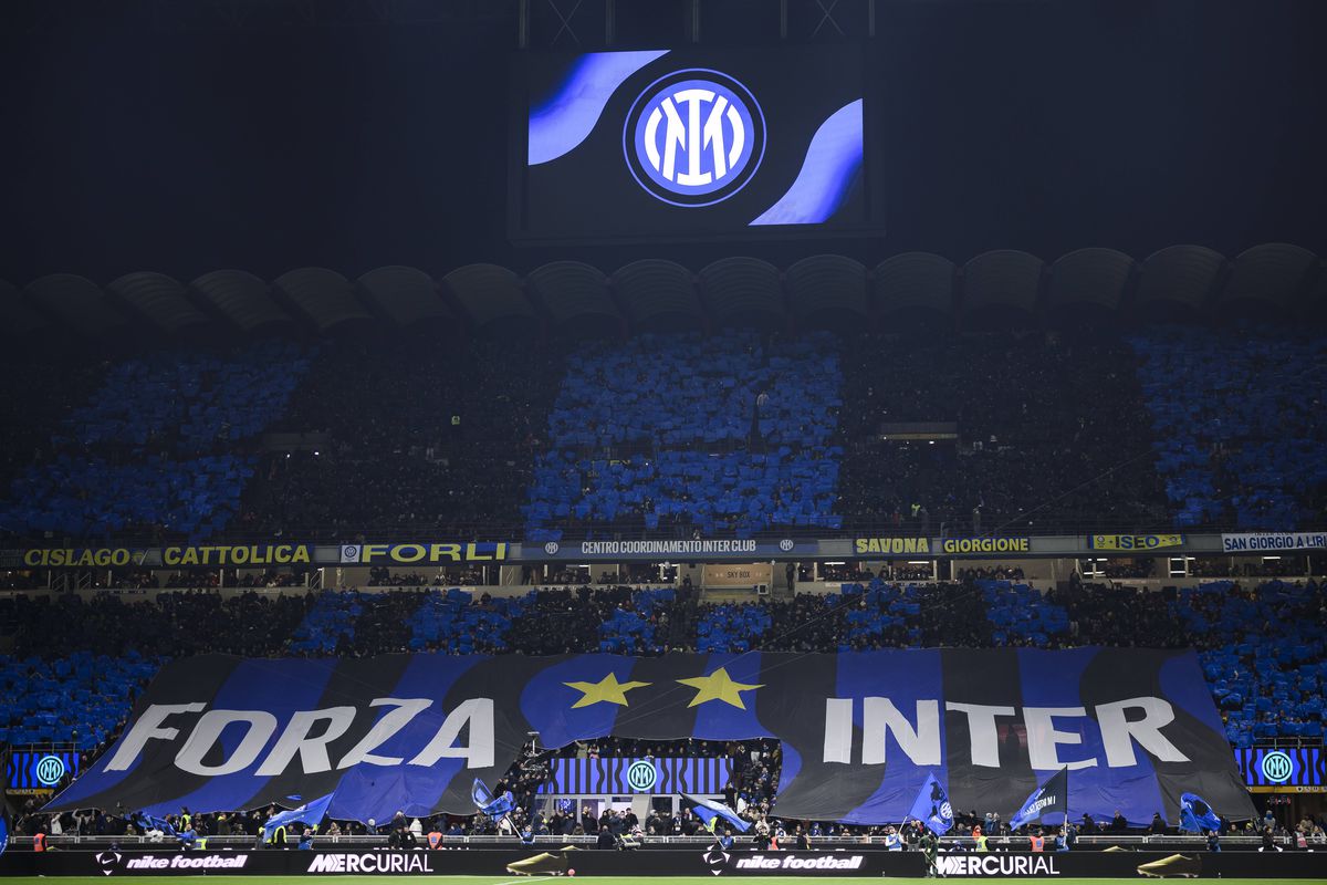 Nu s-a mai văzut în Inter - AC Milan! » Ce a apărut în peluza ultrașilor, la primul derby al lui Cristi Chivu