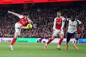 „Look” de campioană: Arsenal o zdrobește pe Tottenham! Echipa lui Drăgușin a rămas doar cu golul meciului
