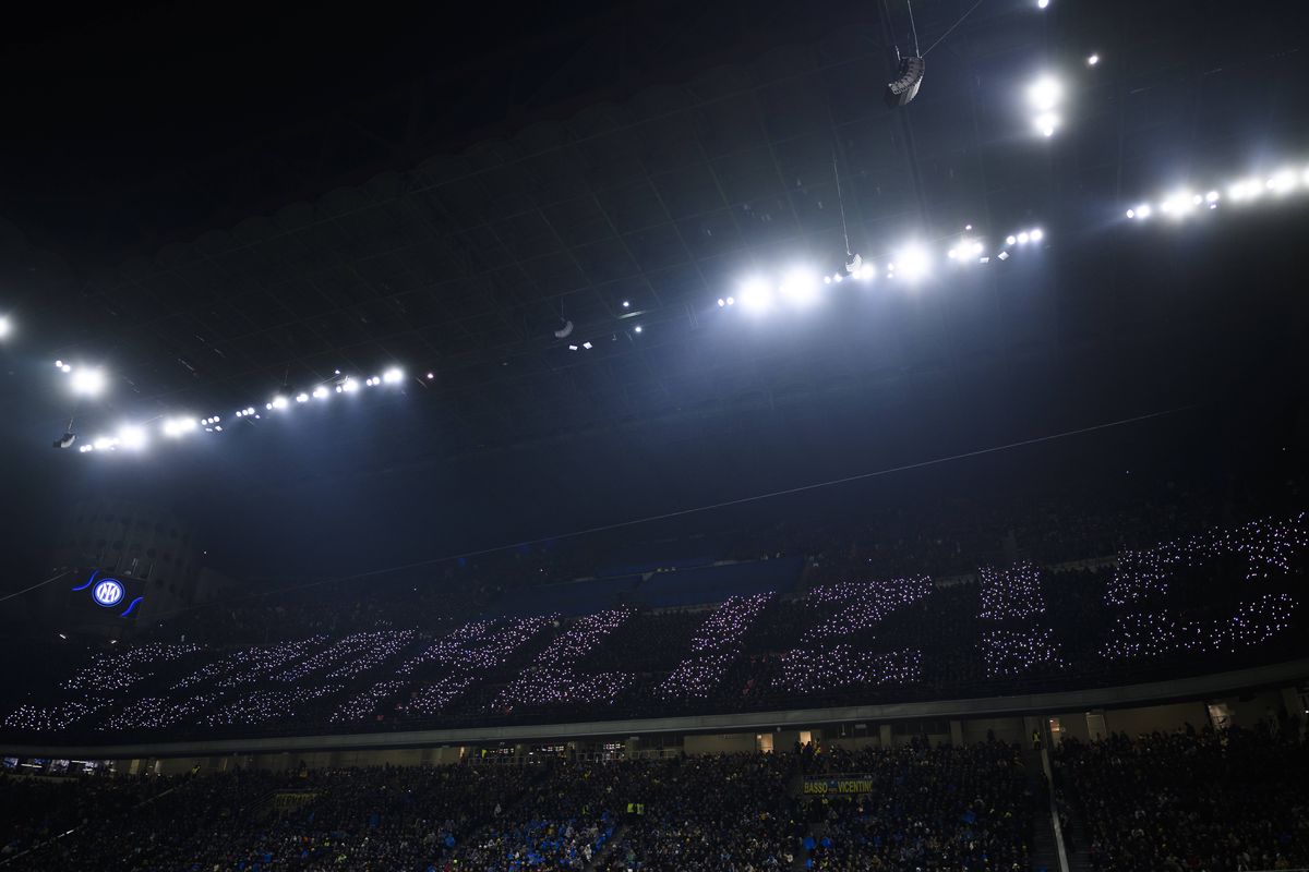 Scenografiile afișate înainte de Inter -Milan, primul derby pentru Cristi Chivu