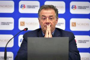 O spune în premieră: se pregătesc să-l dea jos pe Vassaras! Primele două nume gata să-l înlocuiască