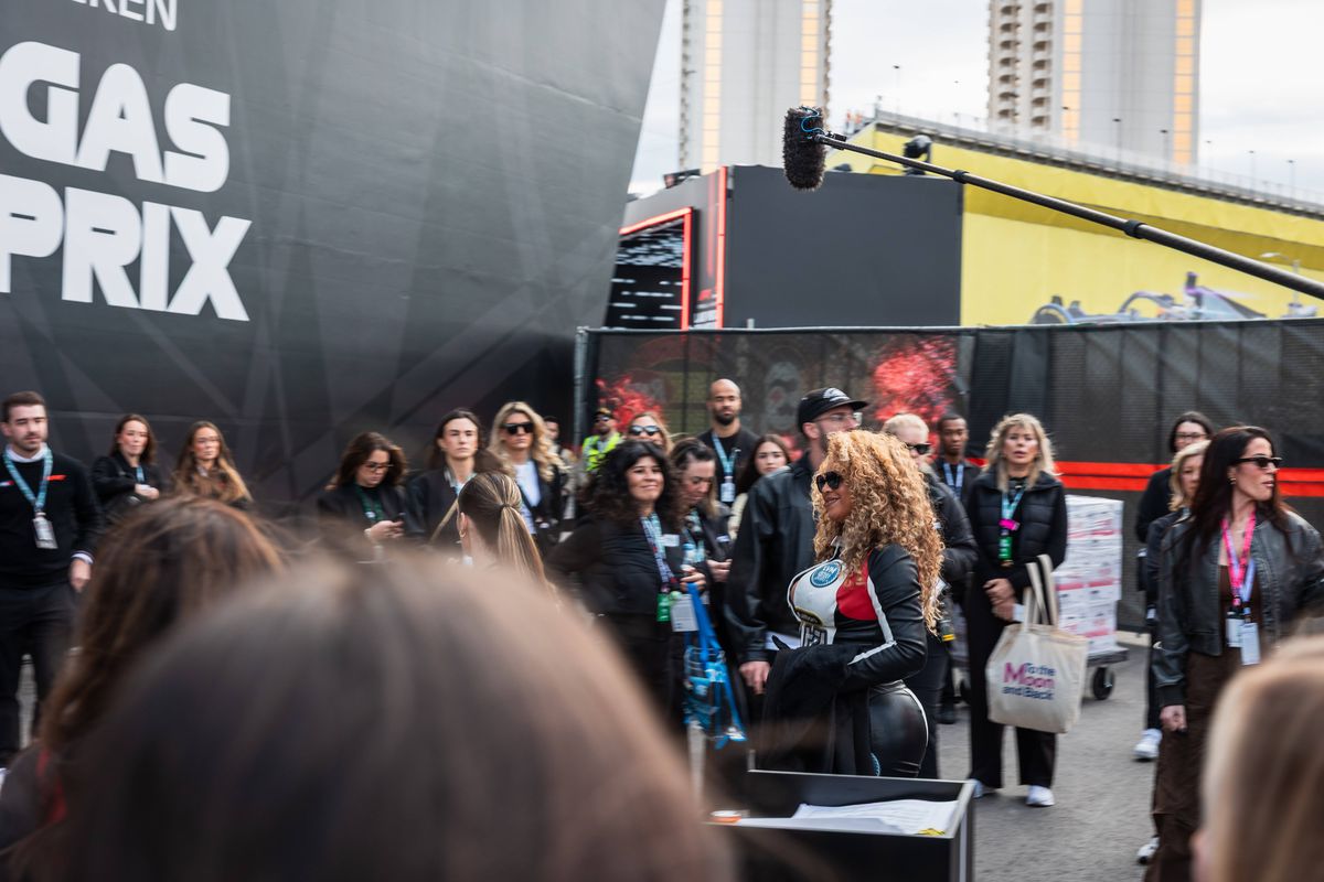 Beyonce a încins atmosfera în paddock. Vestimentație inedită