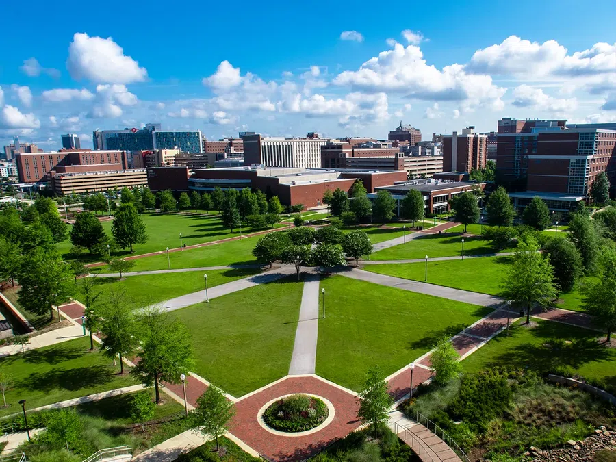 Campusul UAB / sursă foto: UAB.edu Haos în Statele Unite » Un jucător de fotbal american și-a atacat cu cuțitul doi coechipieri