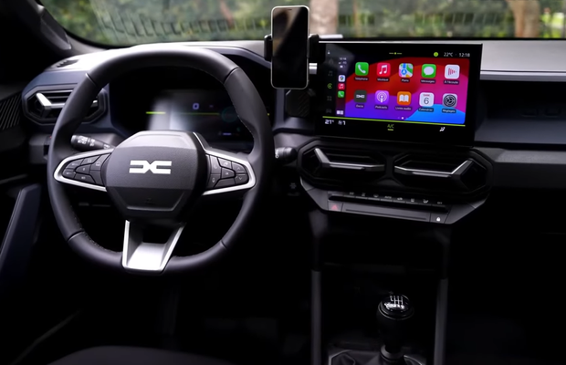 Noul model Dacia a fost zărit pe străzi! Imagini-spion cu mașina » Urmează să fie lansată în 2026: „Arată ciudățel”