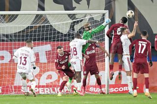 Lider spulberat în Gruia! Rapidistul Aioani i-a dat două mâini de ajutor lui Pancu și CFR Cluj vine lângă FCSB