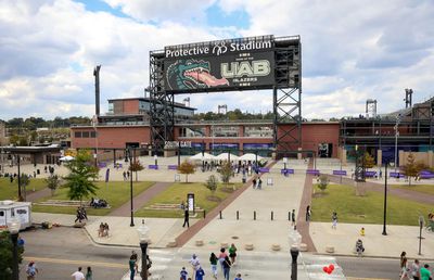 Haos în Statele Unite » Un jucător de fotbal american și-a atacat cu cuțitul doi coechipieri