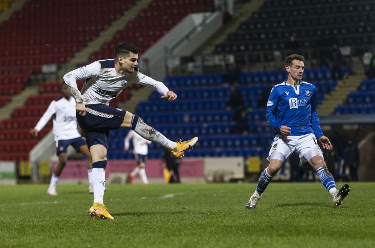 ST. JOHNSTONE - RANGERS 0-3. Ianis Hagi, decisiv! Fanii l-au lăudat: „Sportul ăsta e făcut pentru el”