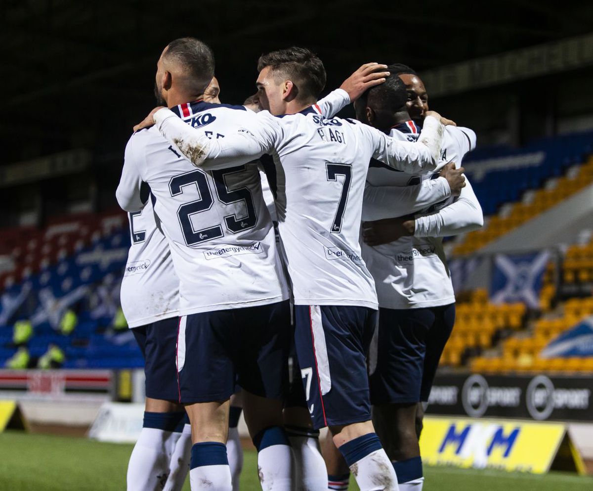 ST. JOHNSTONE - RANGERS 0-3. Ianis Hagi, decisiv! Fanii l-au lăudat: „Sportul ăsta e făcut pentru el”