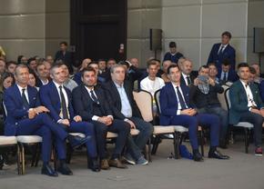 Diseară am putea afla selecționerul » Informație de ultimă oră: discuție decisivă la București