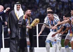 Ofertă incredibilă pentru „bisht-ul” primit de Lionel Messi: 1 milion de dolari!
