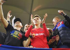 9 tricouri de fotbaliști, vândute la licitație pentru repararea acoperișului Liceului Tehnologic din Nucet » Tavi Popescu, fost elev, a adus cei mai mulți bani
